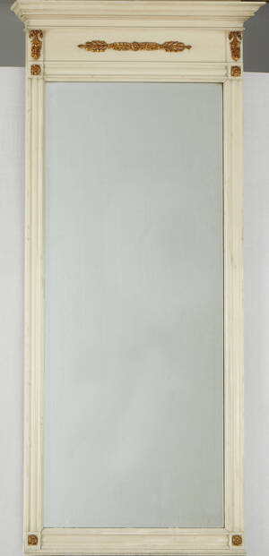 Spegel i gustaviansk stil