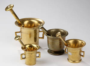 Fire større mindre mortere med pistil af malm. 1800 tallet. 8