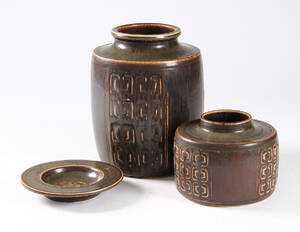 Valdemar Petersen for Bing  Grøndahl. Vaser samt askebære 3 Denne vare er sat til omsalg under nyt varenummer 4335341