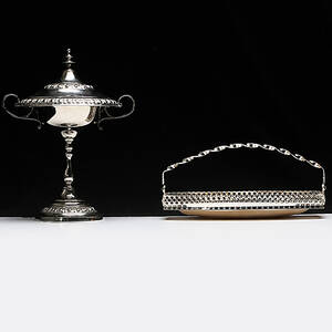 STRÖSOCKERSKÅL samt FAT, 2 delar, vitmetall.