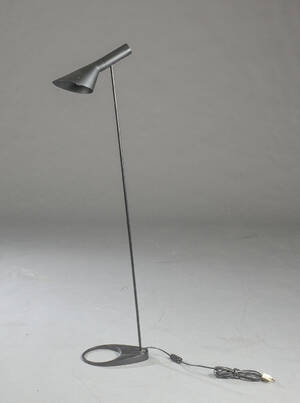 Arne Jacobsen. AJ standerlampe, sort.  Denne vare er sat til omsalg under nyt varenummer 4725706
