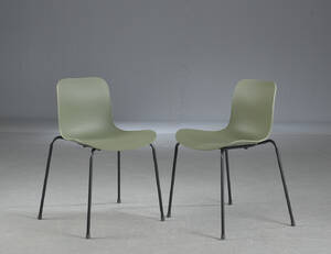 Rune Krøjgaard og Knut Bendik Humlevik. Par stole model Langue Stack Dining Chair, stål og formstøbt plast 2 