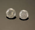 To uindfattede diamanter, ca. 1.50 ct