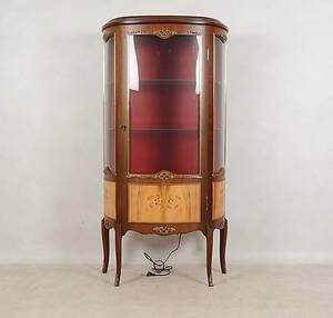 VITRINSKÅP, rokokostil, 1900-tal.