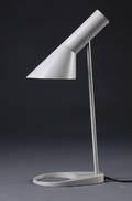 Arne Jacobsen 1901 - 1972. AJ Bordlampe