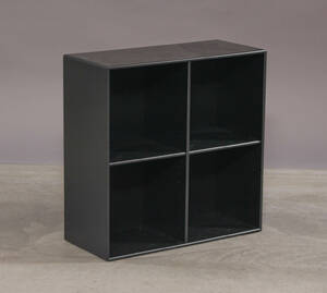 Peter J. Lassen. Montana modul model 1112, dybde 30 cm. Denne vare er sat til omsalg under nyt varenummer 4804377