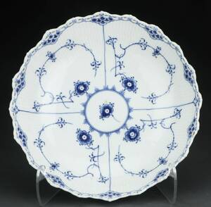 Royal Copenhagen. Musselmalet helblonde skål 1019