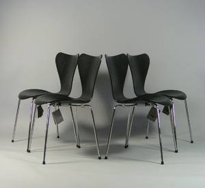 Arne Jacobsen, vier Stühle 3107 für Fritz Hansen 4