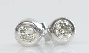 Par brillantørestikker, ca. 0.60 ct. 2