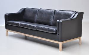 Dansk møbelproducent. 3-pers. sofa i sort læder