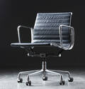 Charles Eames. Kontorstol fra serien Aluminium Group Konference, Navy Blue