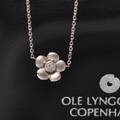 Ole Lynggaard, collier med blomst med brillanter
