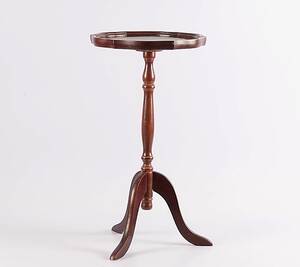 PELARBORDLAMPBORD, läderklädd skiva, England, 1900-tal.