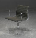 Charles Eames. Armstol, model EA 107