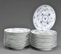 Royal Copenhagen, musselmalet halvblond, 23 tallrikar Nr 572 23