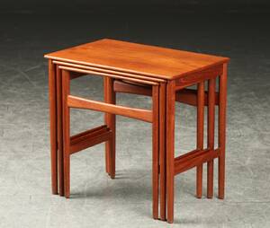 Hans J. Wegner. Sæt indskudsborde af teak