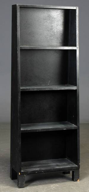 Reol af sortbejdset fyrretræ 