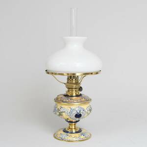 Fotogenlampa i majolika, 1800-tal