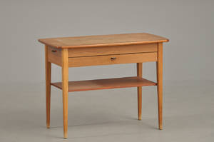 Dansk møbelproducent - sybord i egteak . 1900-tallets midte.