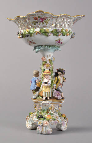 Opsats med figurer i porcelæn. 1900-tallet.