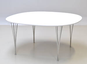 Piet Hein 1905-1996  Bruno Mathsson 1907-1988. Supercirkulært spisebord Ø 145 cm. Nylakeret