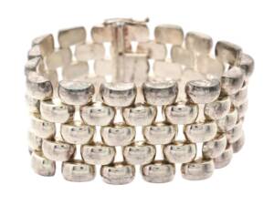 ARMBAND