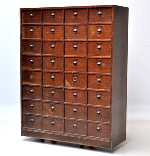 Arkivskab af mørkbejdset eg