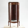 Vitrinskåp Louis XV stil