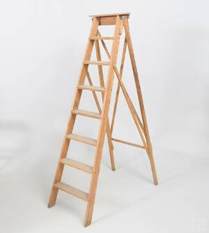 Gammal trappstege i trä