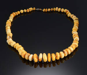 Halskæde af mælkerav 