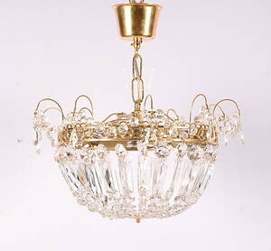 TAKLAMPA, med prismor, 1900-tal.