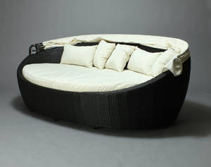 Elskovsrede af sort polyrattan