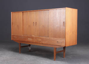 Dansk møbelproducent. Skænk, teak