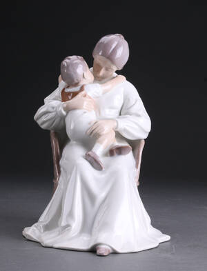 Bing  Grøndahl Moderkærlighed, figur af porcelæn nr. 1552 