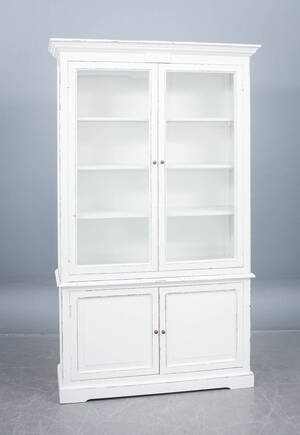 To-delt vitrineskab. antikbemalet. 2 Denne vare er sat til omsalg under nyt varenummer 4717949