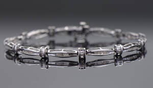 Diamant armbånd af 14 kt hvidguld 