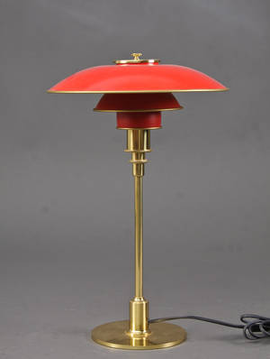 Poul Henningsen 1894-1967. PH 32 bordlampe