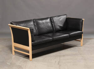 Dansk møbelproducent. Tre-pers. sofa
