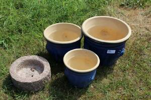 3 BLÅA KRUKOR, SPRINGVATTENSTEN