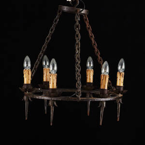 Ljuskrona i smide i medeltida stil