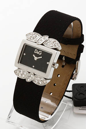 Dolce  Gabbana.damearmbåndsur med urkasse af rustfrit blankpoleret stål. Model Time 800