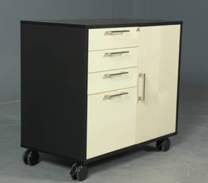 Holmris Sidekabinet på hjul.