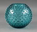 Vase af lyseblåt glas med nubret korpus. H. 16 cm.