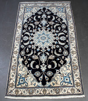 Persisk Nain 118 x 209 cm.   Denne vare er sat til omsalg under nyt varenummer 4736162