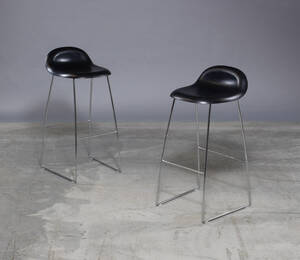 Gubi Chairs. To barstole 2 