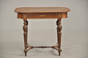 Salonbord af nøddetræ, ca. 1900