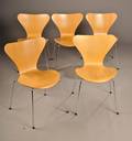 Arne Jacobsen 1901-1971. Sæt på fem 7er stole af bøg, model 3107 5