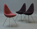 Arne Jacobsen. Dråben, Tre stole, model 3110 med nummerbevis 3 