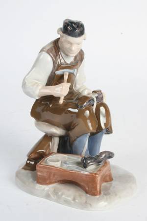 BG Porcelænsfigur, Skomager nr. 2228 1. sort.