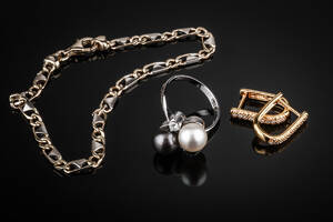 Diverse smykker af guld og hvidguld 14 kt. 4 Denne vare er sat til omsalg under nyt varenummer 4210707